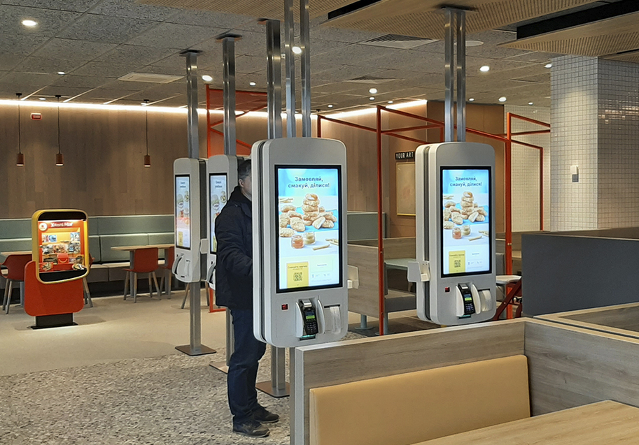 Під Києвом відкрили новий McDonald's: як він виглядає (фото)